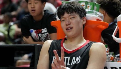 队记：杨瀚森已经赢得波特兰球迷喜爱 他是开拓者潜在进攻枢纽