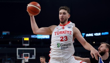 低开高走！申京狂揽16篮板+9前场篮板！火箭队预定联盟篮板第1？